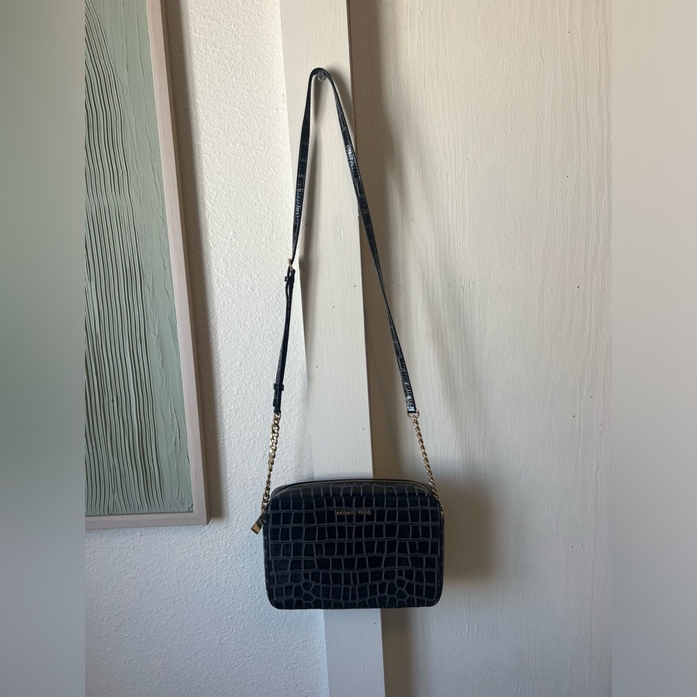 Michael Kors Black Ginny embossed leather camera bag - Picture 2 of 11